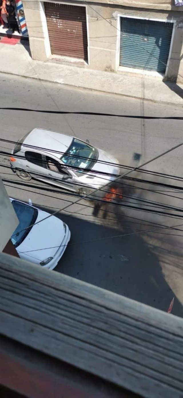 Un vehículo  se incendió  mientras  circulaba en Tarija