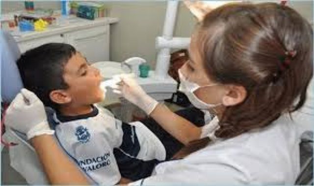 Programa Nacional de Salud Oral entrega en Tarija kits para la higiene bucal de niños y jóvenes