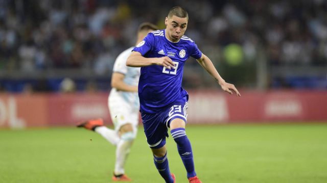 Paraguay recibe en Asunción a Perú del “Tigre” Gareca