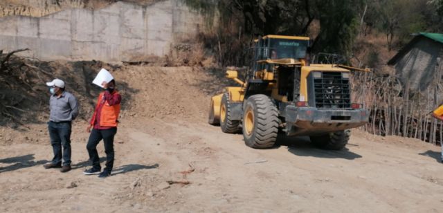 Nivelan terrenos para inicio de construcción de 4 hospitales en Tarija