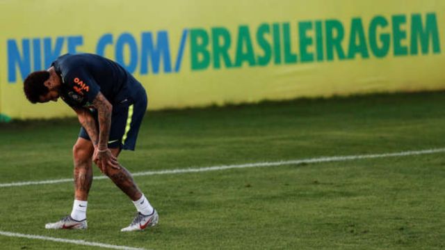 Neymar deja el entrenamiento por un dolor lumbar 