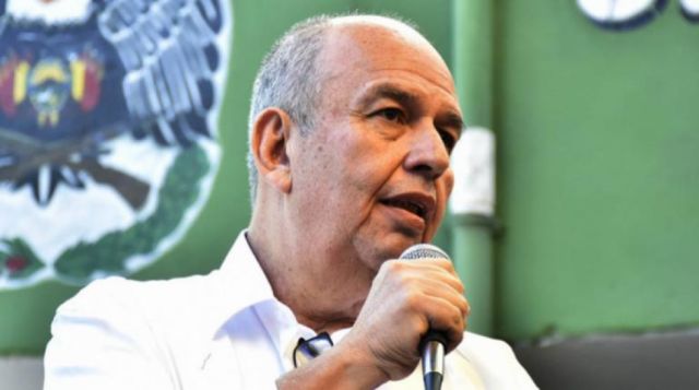 El ministro Murillo anuncia que apoyará a Carlos Mesa