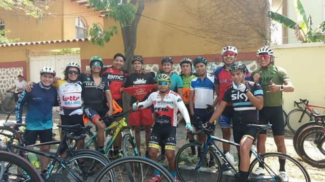 Los ciclistas de  ‘A pedal suelto Tarija’.
