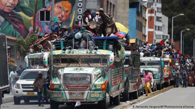 Multitudinaria protestan contra Duque en Colombia