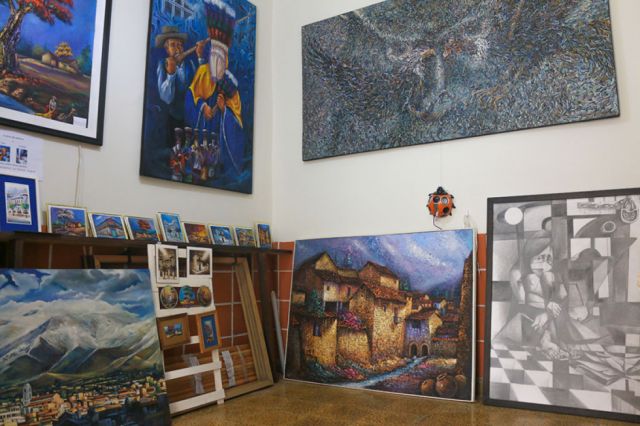 La muestra de arte se encuentra entre las calles Gral. Trigo, Bolívar e Ingavi.