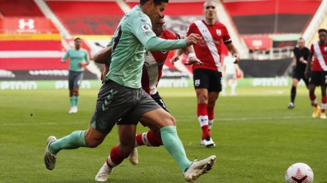 La vuelta de James Rodríguez no evitó la caída del Everton