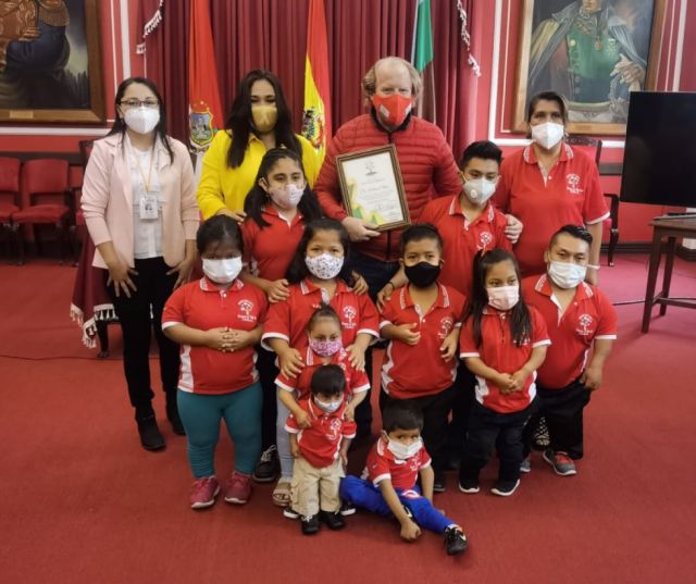 Gobernación de Tarija entrega reconocimientos por el Día Mundial de las Personas con Talla Baja