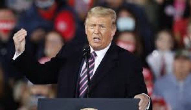 Trump prohíbe envío de remesas desde Estados Unidos a Cuba en medio de la pandemia