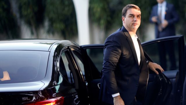 Denuncian por corrupción al senador Flávio Bolsonaro, hijo del presidente de Brasil