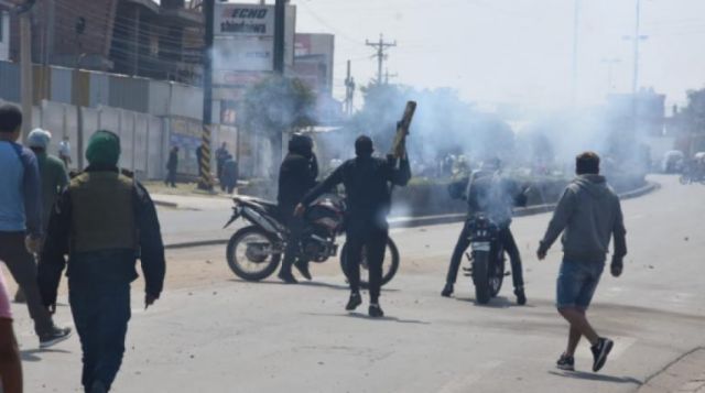 Reportan enfrentamientos en una zona de bloqueo en Cochabamba