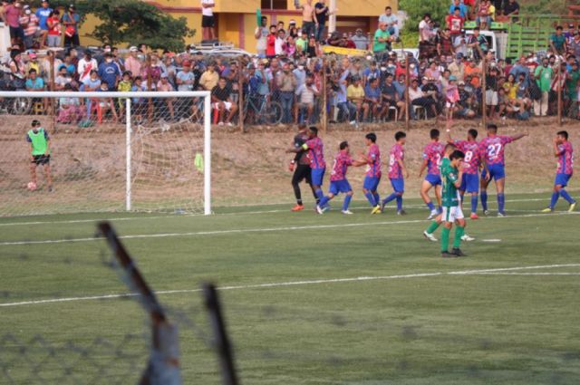 Quebracho suda para ganar a Tomayapo