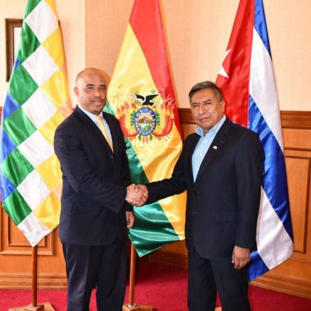 Bolivia y Cuba expresan intención de retomar y fortalecer relaciones bilaterales