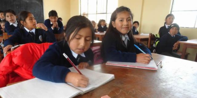 Concejo Municipal de Tarija y padres de familia acuerdan entrega de paquete alimentario por Bs 253