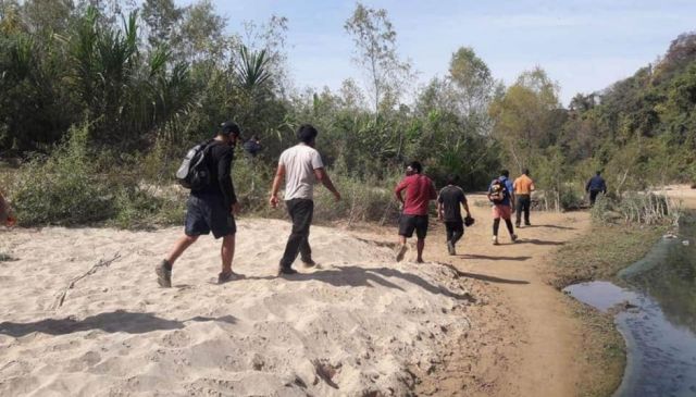 Detienen a 300 bolivianos y decomisan su mercadería en Aguas Blancas 