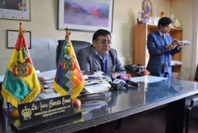 Restituyen a Juan Churata como director departamental de Educación de La Paz
