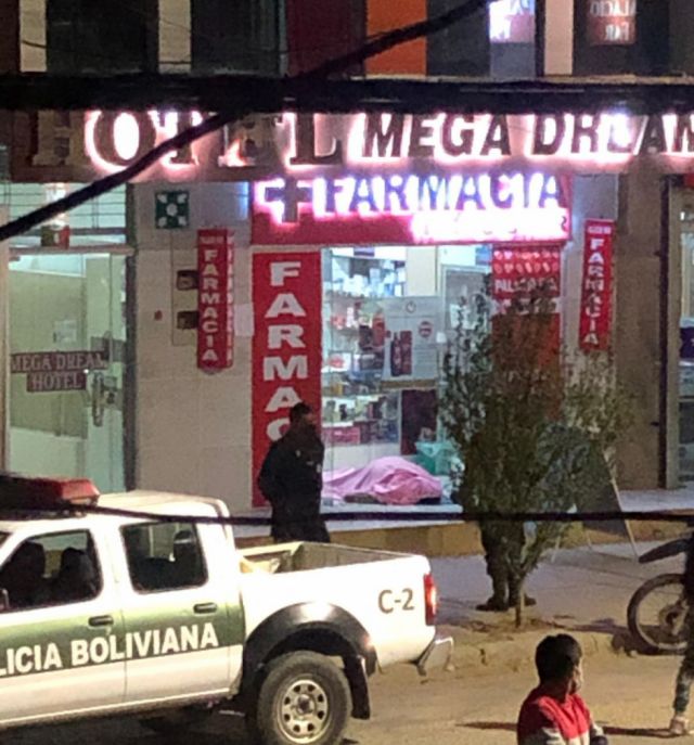 Mujer fallece en la zona del mercado Campesino, suponen problemas cardiacos (Video)
