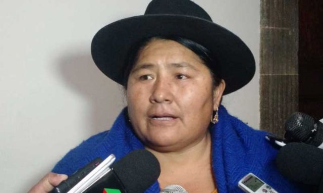 Segundina Flores niega designación como Ministra de Culturas