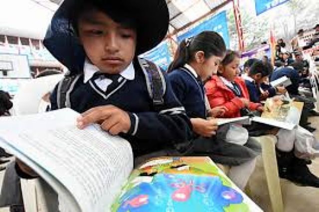 Ministro de Educación plantea clases semipresenciales para el periodo escolar 2021