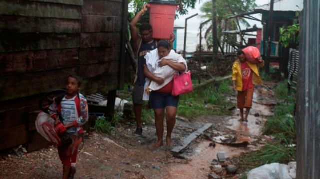 Tormenta Iota golpea a Centroamérica