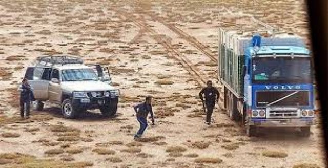 Militares interceptan nueve camiones con contrabando en Oruro