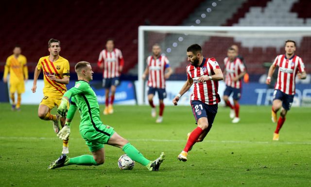 Atlético Madrid derrotó al  Barcelona y es líder de la liga