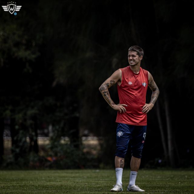 Jugadores concentrados para lograr el triunfo 