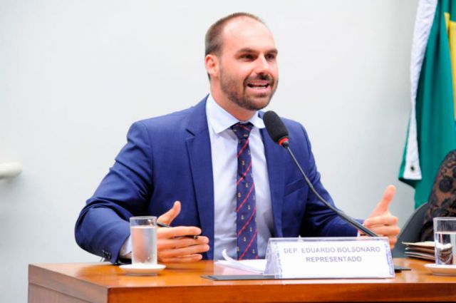 China alerta calumnias de hijo de Bolsonaro