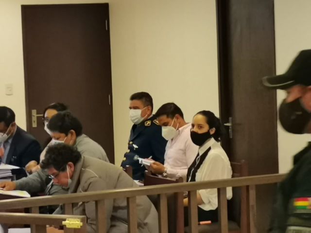 Inicia audiencia cautelar de general Cuéllar por muertes en Sacaba