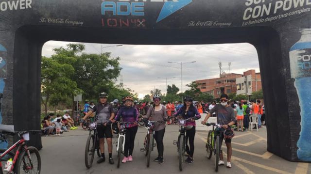 Pedaleros en el punto de partida.