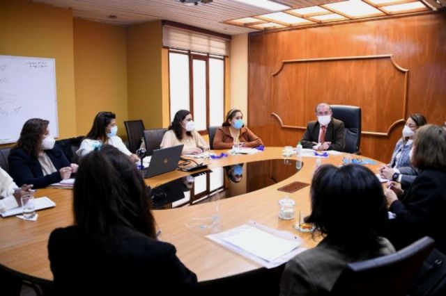 Salud y OPS/OMS trabajan en el acceso equitativo a la vacuna contra la Covid para Bolivia