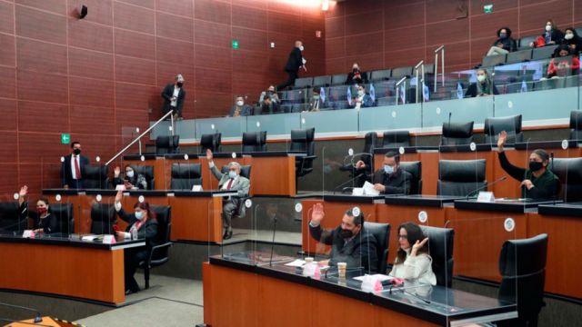 Senado de México retira el fuero al presidente