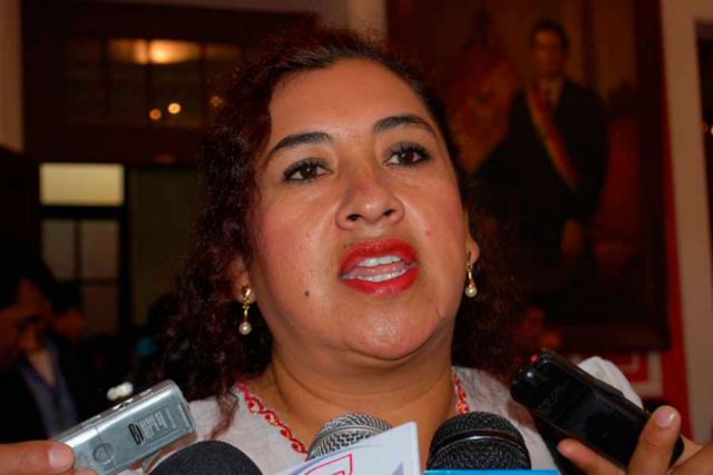 Senadora abre oficina de atención al público en Tarija