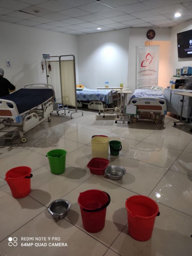 Oncológico de La Paz se inunda con aguas servidas, salud de los pacientes está en riesgo
