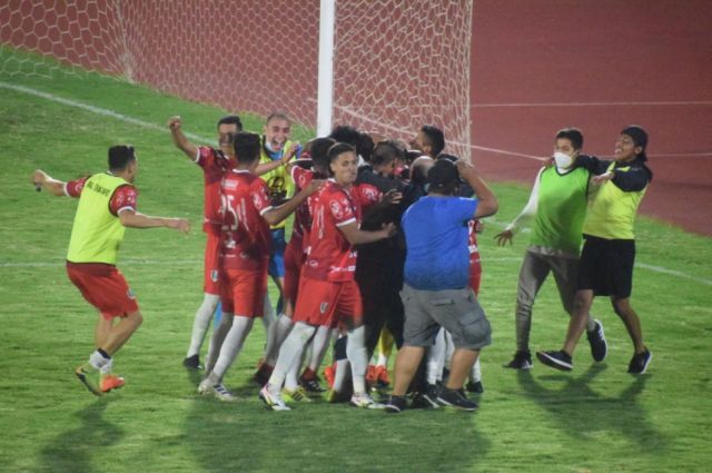Un jugador de Real Tomayapo citado por Farías