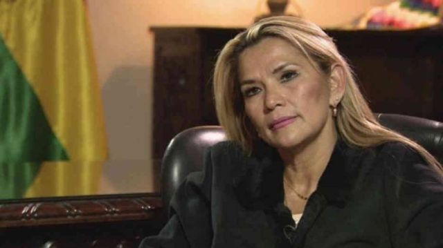 Áñez pide al GIEI no reunirse en La Paz por "intimidaciones"
