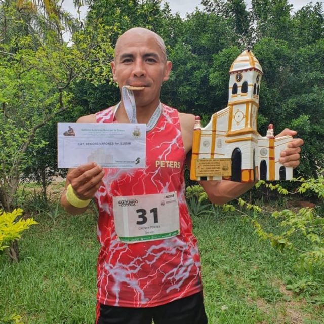 Grover Torres ganó la media maratón de Cotoca