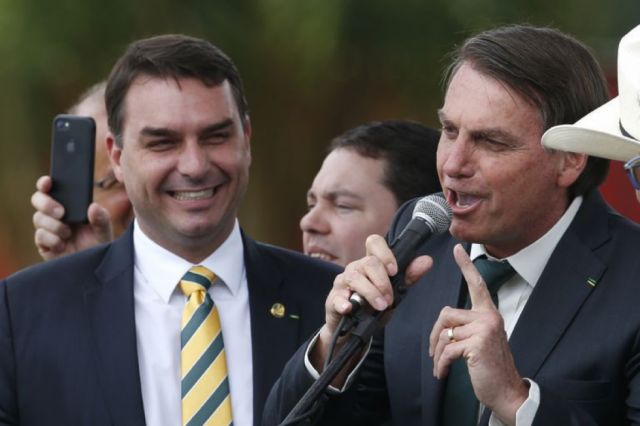 Tras escándalo, exigen la destitución de Bolsonaro