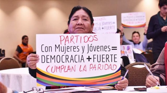 Coordinadora de la Mujer observa reglamento de TSE