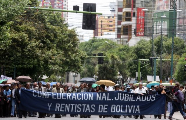 Arce resalta ajuste a las rentas de jubilados