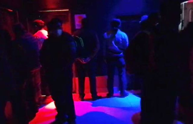 Arrestan a un centenar de personas en lenocinio