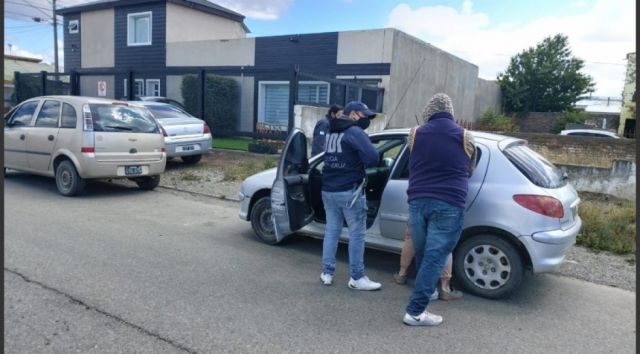 Caen por vender licencias de conducir falsas