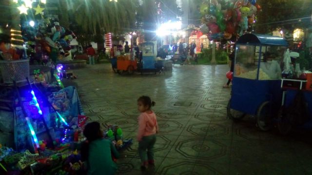 Comerciantes abarrotan las plazas y parques de Tarija