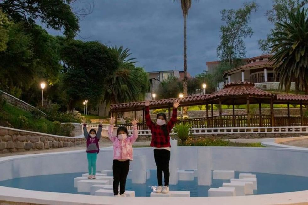 Alcaldía reactiva el icónico Parque de Las Flores con nueva iluminación