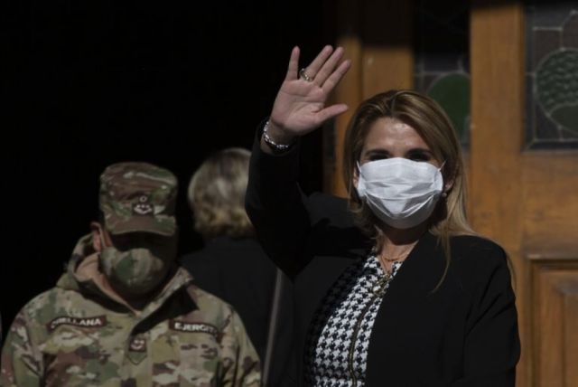 “Fue un trabajo de mi gestión”, dice Áñez sobre vacunas que llegarán mediante el COVAX