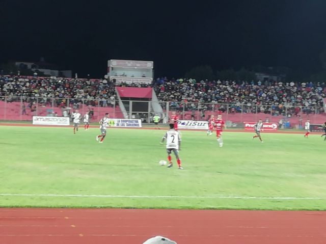 Real Tomayapo e Independiente empatan al final del primer tiempo 