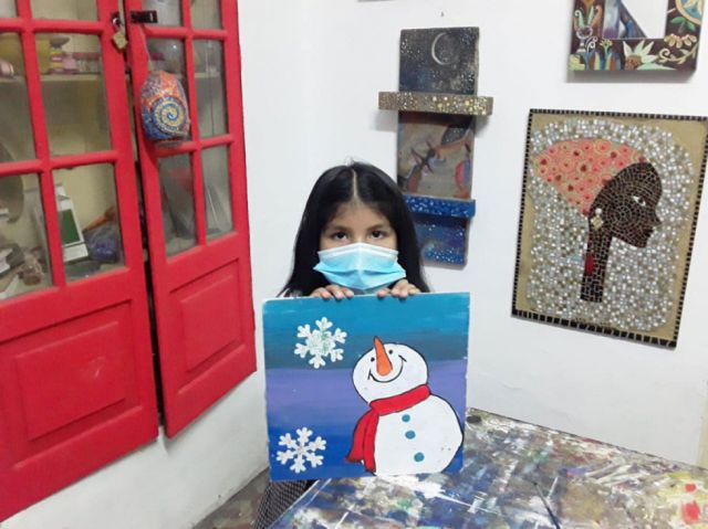 Los niños trabajaron  bajo la guía de profesores de arte.