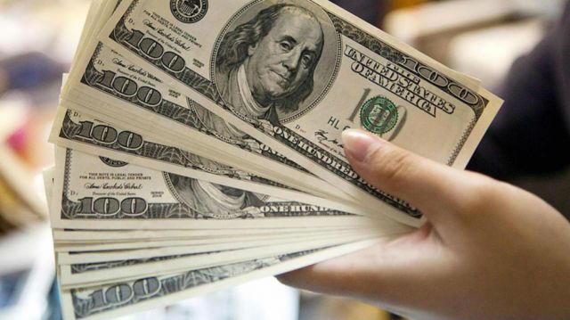 Cae el dólar en reservas globales