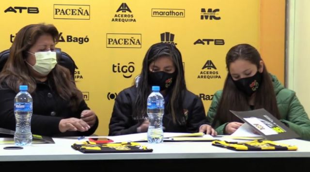 Dos tarijeñas firmaron histórico contrato con The Strongest