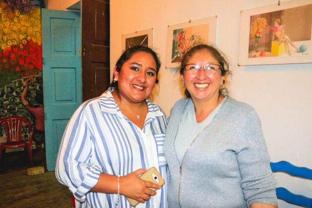 Karina Rocha y la cineasta y productora audiovisual tarijeña, Victoria Guerrero.