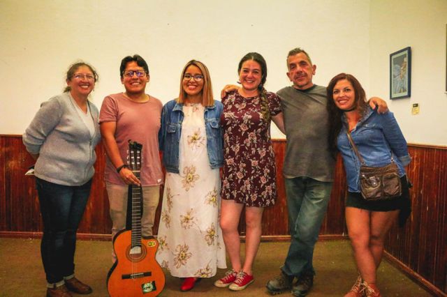 Parte del equipo que participó en la producción de los videoclips.